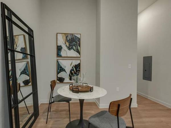 $1,925 / 2 habitaciones - 967 pies² - Oportunidad Única: 2 HAB/2 BA con encimeras de cuarzo y techos de 9 pies (Orchards)63820795895169123