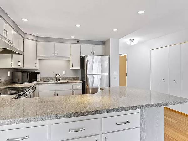 $1,592 / 1br - 895ft2 - Apartamento de lujo en San José – ¡Primer mes gratis! (san jose sur)63668012048771122