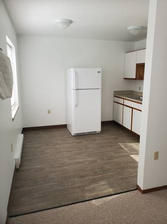 $933 / 2br - 700ft2 - 2-bedroom downstairs unit available! (Clare)63793453666051121