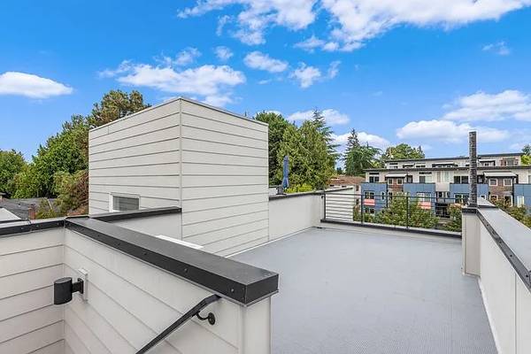 $933 / 2br - 1060ft2 - Modern 2BR Residence – Central Air, 1,060 sqft, Great Location (Seattle)63814789051137124