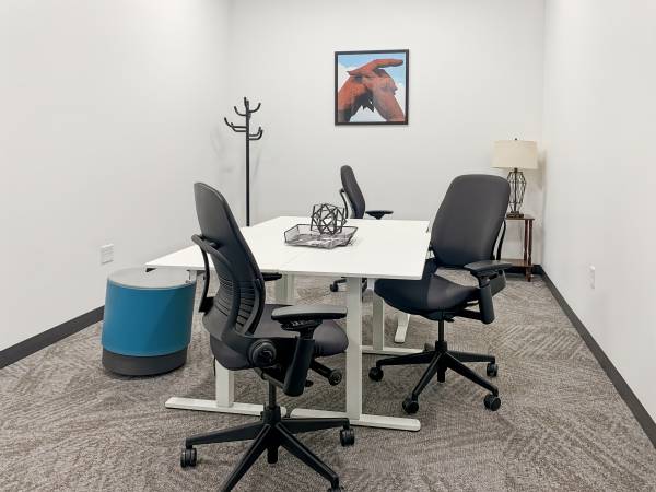 $349 Oficina Amueblada Moderna en Rancho Cordova. ¡Alquiler Gratis hasta el 9/30! (Rancho Cordova)63790812214019121