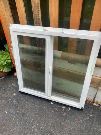 Milgard slider window 3’ x 3’ tempered 1