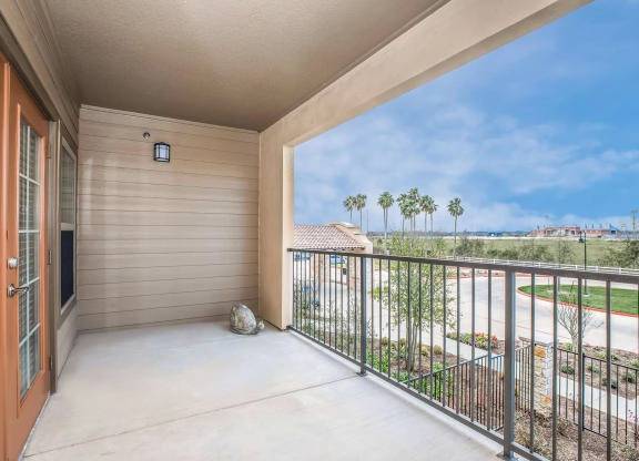 $2,136 / 2br - 1334ft2 - Celebrate space and comfort in our 2 BR. (Webster)63924042922883124