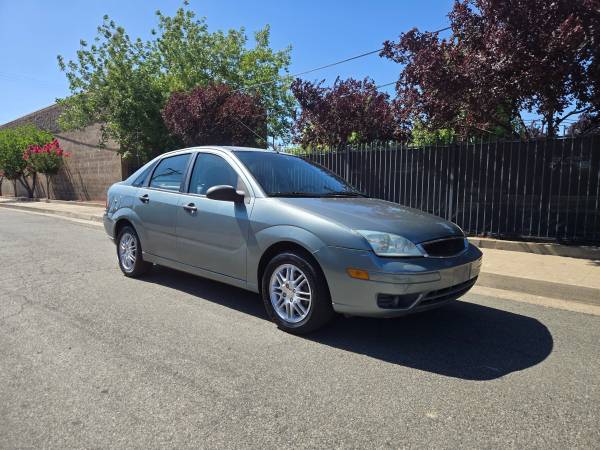 2006 Ford Focus ZX4 Super Confiado Coche 🔋👏 👌 - $3,350 (Sacramento)63619585018115120