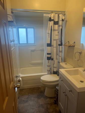 $1,000 / 2br - House available for rent (South Side Slope)64013532695425121