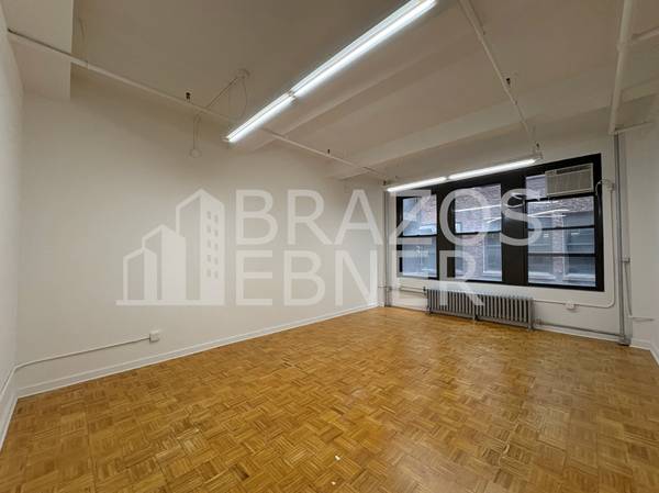 $1,600 / 465ft2 - Espacio de Oficina Nuevo en Garment District, Ascensores, Conserje (Midtown West)63765644036995120