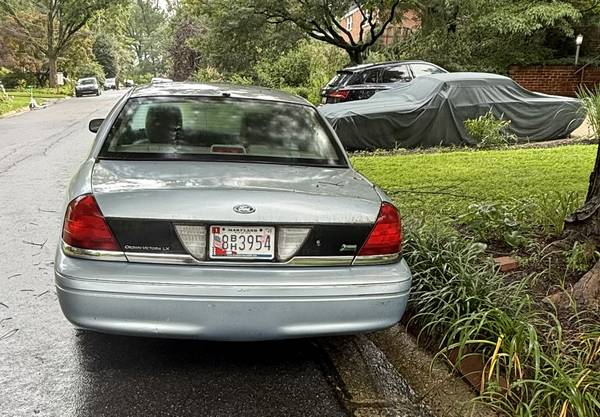 Cool Blue Crown Vic - $5.000 (Silver Spring)63435270130435122