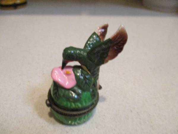 Hummingbird small snuff box 1