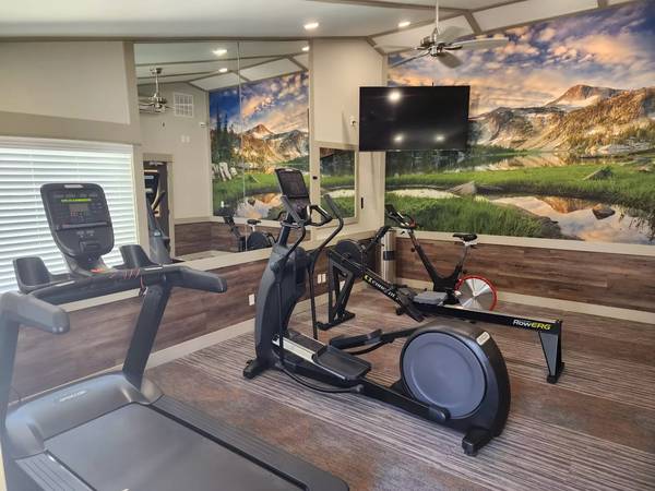 $1,785 / 2br - 845ft2 - Pet paradise! 2 Bed/1 Bath perfect for furry companions. (Bend - 8 Minute Drive to Pine Nursery Park Site)63839294849283122