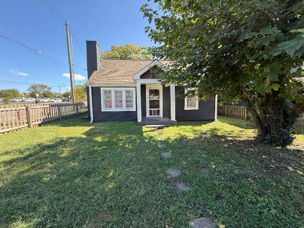 $2300.00 / 3br - 1350ft2 - Charming East Nashville Cottage with Fenced Yard & Updates63924812297986120