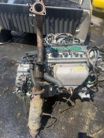 Engine 2000 Honda Accord 4 Door 2.3 Engine $800 1