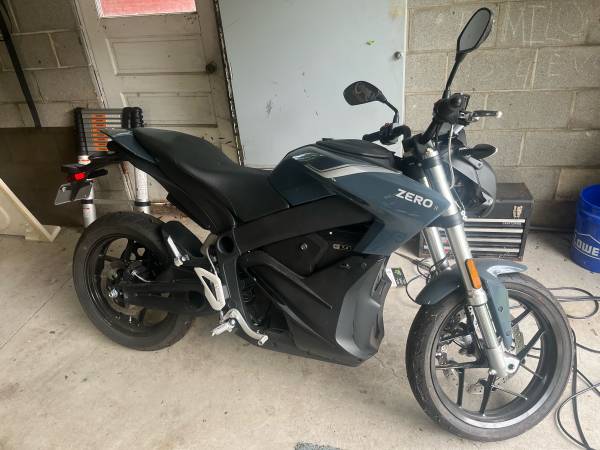 Zero S Electric Motorcycle Sport Bike 1