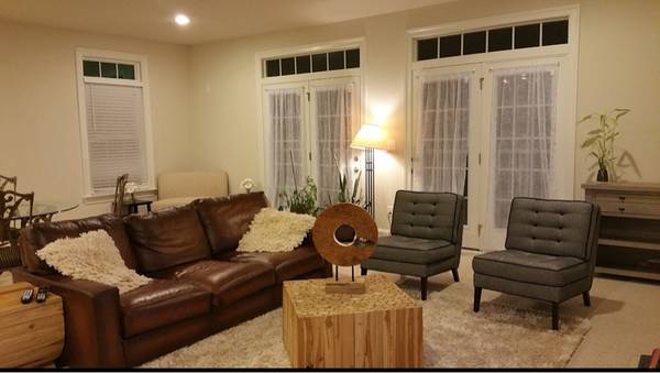 $3250.00 / 3br - 3165ft2 - Spacious 3,160 sq ft end-unit townhome in a top-rated school district63822011928577123