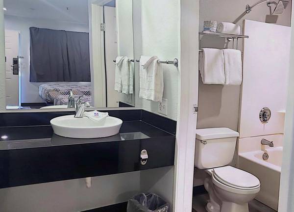 $450 / 1br - 2 Queen Beds or 1 King >> FLAT WEEKLY RATE - All-Inclusive Rate (Sacramento South & Elk Grove)64043835740675124