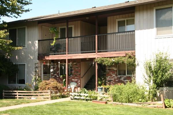 $858 / 2br - 800ft2 - 2 bedroom, in Portland OR, Laundry Facilities (6724 SE 72nd Ave, Portland, OR)63870109356417124