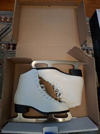 Girls / Women Figure Ice Skates - Size: 7 - Sharpened !!! 1