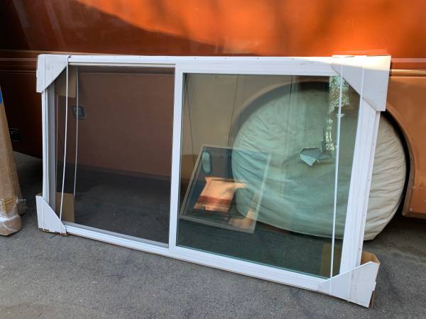 Milgard slider window 7’ X 4’ 1