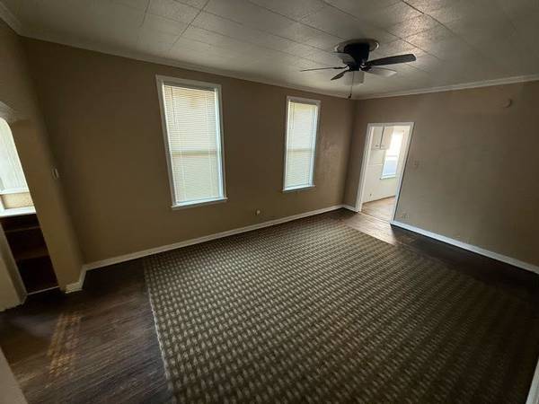 $79,228 / 2br - 920ft2 - Casa de 2 habitaciones con estacionamiento en entrada para autos y patio cercado – Toledo (Toledo)63836552844163120