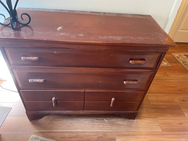 Three drawer dresser 1