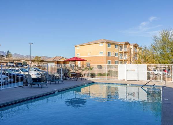 $1,126 / 2 hab. - Funciones sociales, acceso a ascensores en cada edificio, listo para cable (2250 Cougar Drive, Laughlin, NV)63618564819971124