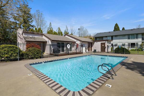 $1,641 / 2br - 1100ft2 - Live Luxuriously on the Golf Course  Spacious 2 BR/1.5 BA Opt (4 Corners)63660478827265122