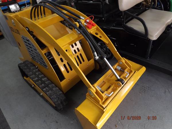 MINI SKID LOADER WITH 4' BUCKET GAS ENGINE NEW 1