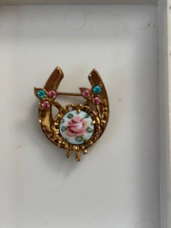 Vintage Horseshoe Pin w/ Enamel Rose & Rhinestones 1