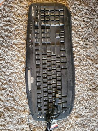 USB Microsoft keyboard - $5 (Tested works very good)63470908267905120