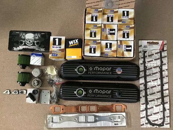 Mopar Performance Cast Aluminum BB Valve Covers & lots of other extras 1