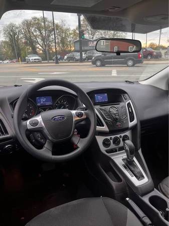 2014 Ford Focus SE Sedan - $8,500 (Belleville, Illinois)63621384488193124