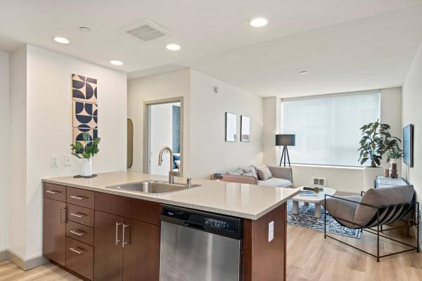 $2,867 / 2br - 914ft2 - Svc Cable, Appliances Stainless, On-site Maintenance, Paid Cable (First Hill)63688497878913122