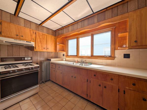 $2,200 / 2br - Medford/Ball Square 2 Bedroom - Near Davis Square and Red Line (Medford \ Ball Sq. \ Davis Sq.)63828338311681122