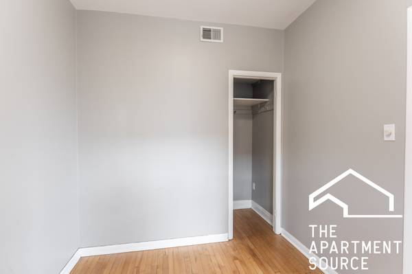 $1,850 / 2br - Ukrainian Village Two Bed with central heat in a super quiet street! (Ukrainian Village)64041645969537124