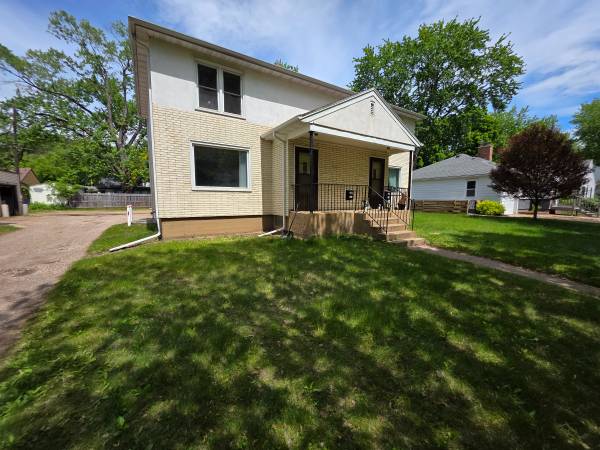 $1,100 / 3br - $1100| 3BD 2BA| 626 Ripley| Available Now! (Eau Claire)63845960142211121