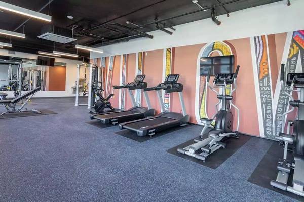 $1,450 / 1br - You and your pets will enjoy life at our community. Pet friendly! (Seattle)63944966179330121