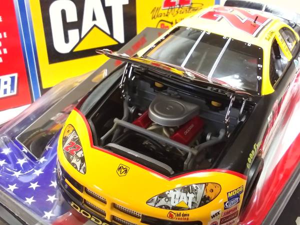 22 Ward Burton CAT 2001 Dodge Intrepid "God Bless America" Car/Display - $3062925989314051123