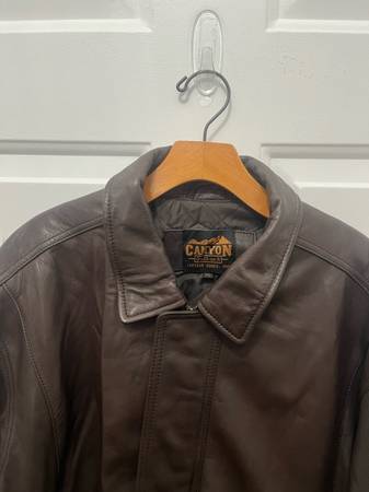 Chaqueta de cuero marrón para hombre Canyon Outback - Talla XL - $45 (Manassas)63471145722241121
