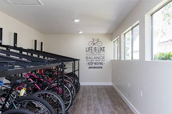 $2,905 / 1br - 692ft2 - 1x1 Located in SV with full size washer and dryer! Available 10/8/25 (sunnyvale)63772893853825123
