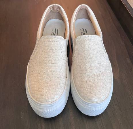 Flexi Women White Sneaker – Zapatos casuales - $50 (Tracy)63469944119043124