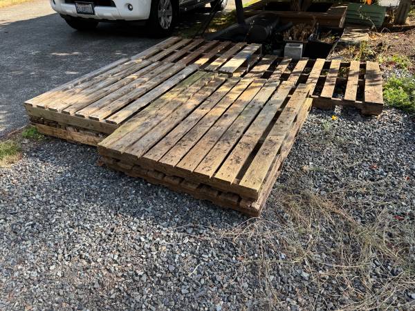 7 pallets various condition - $10 (Bothell)63471419361027123