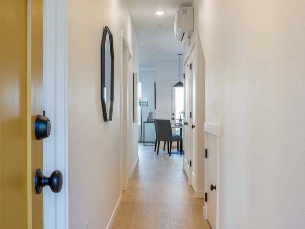 $2,599 / 2br - 922ft2 - Come Home to Comfort: Where Every Corner Invites and Delights! (Tigard)63914738006146123