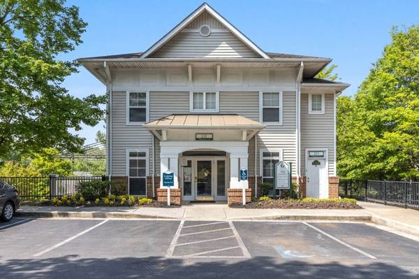 $1,855 / 2br - Dishwasher, Air Conditioner, On-Site Management (201 Owings Gate Court, Owings Mills, MD)63694853806595120