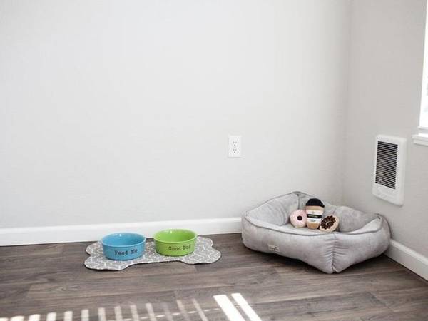 $1,565 / 2br - 900ft2 - Cocina completamente equipada con electrodomésticos de acero inoxidable (Gresham)63672564450433124