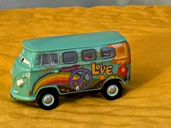 Disney Pixar The World of Cars Volkswagen Bus - Fillmore Plastic 2” 1