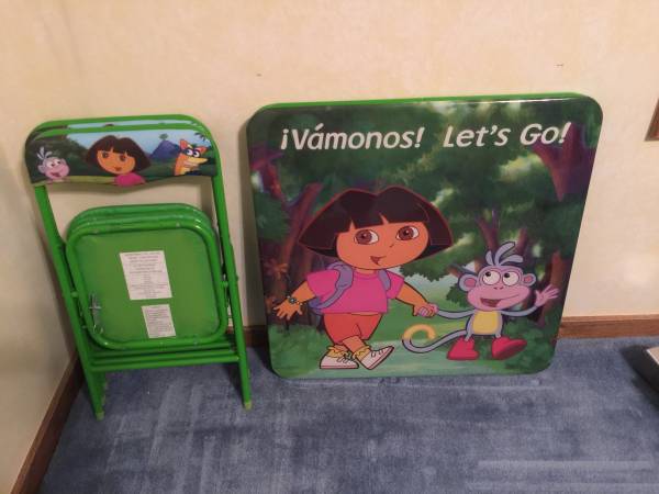 Dora the Explorer Table and 2 Chairs 1