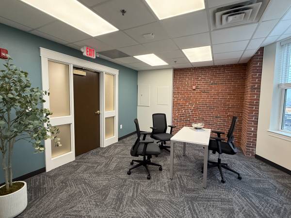 $1,907 / 649ft2 - Beautiful Office Suite featuring Executive Office Downtown Manchester (Manchester)63932057301123120