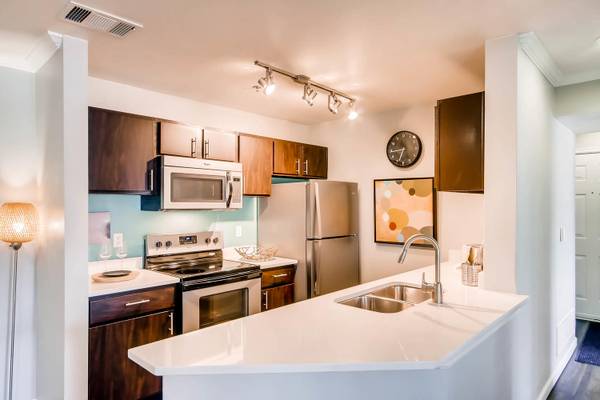 $2,175 / 2br - 1029ft2 - Discover Comfort & Convenience at Eagles Landing Apartments (Westminster)63973502000131122