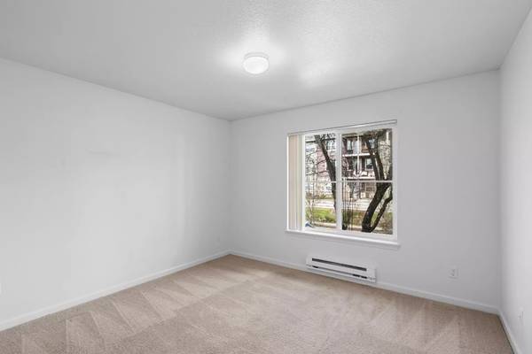 $1,635 / 1br - 745ft2 - Check us out! Great 1 BD / 1 BA by public transportation. 745 SqFt! (Tigard)63956787373186124