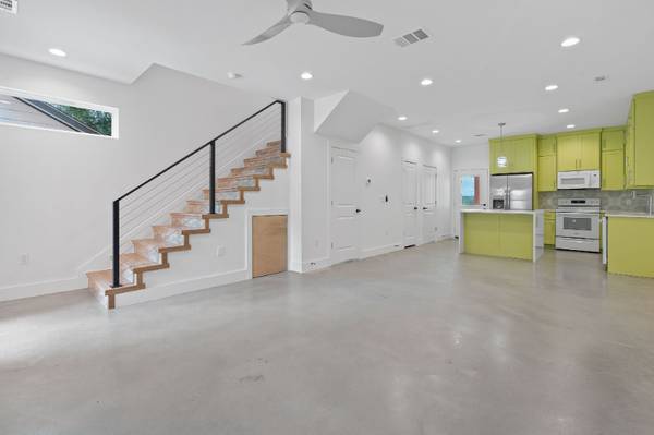 $1900.00 / 3br - 1400ft2 - Now Leasing – Bold, Stylish 3BR Duplex Home in Cedar Creek!64024342968962124