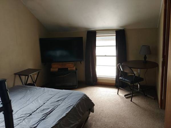 $700 / 1br - 1ft2 - 1br - Furnished room for rent. All Utilities included (Somerset)63868701841665122